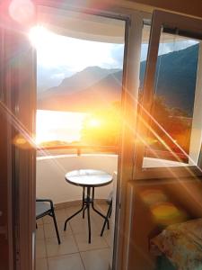 a balcony with a table and a view of the ocean at Studio Apartman D&S in Pluzine