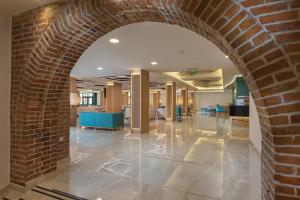 Vstupní hala nebo recepce v ubytování Hotel Pomorie Sun + 22 fotografií