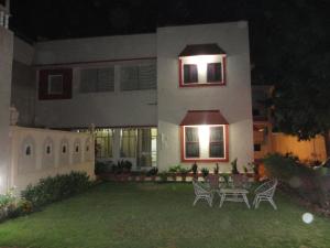 Vườn quanh Suraj Niwas