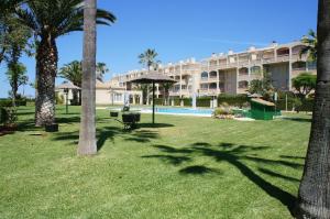 a resort with palm trees and a large building at Bahia de Denia in Denia