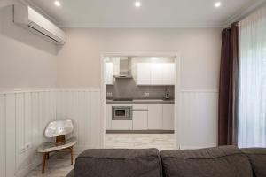 a living room with a couch and a kitchen at Apartamentos Recaredo 7 , 2ª planta in Seville