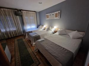 Postel nebo postele na pokoji v ubytování Hostal Fidalgo