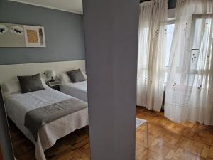 Postel nebo postele na pokoji v ubytování Hostal Fidalgo
