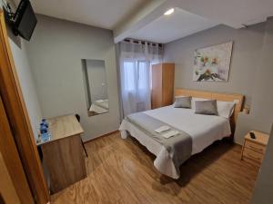 Postel nebo postele na pokoji v ubytování Hostal Fidalgo
