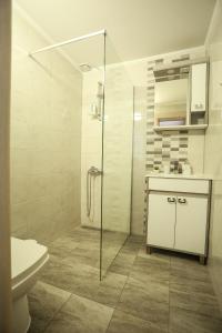 Un baño de Smestaj Paramun