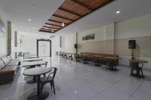 a classroom with tables and chairs in a room at Aranis Hotel in Jakarta