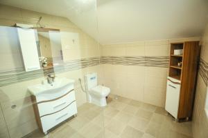 Un baño de Smestaj Paramun