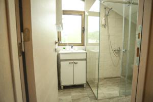 Un baño de Smestaj Paramun