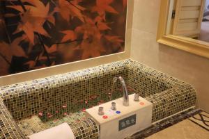 Four Points by Sheraton Heyuan Resort tesisinde bir banyo
