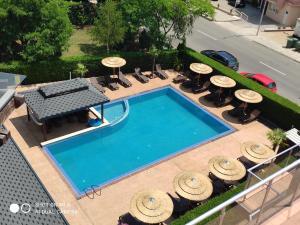 an overhead view of a swimming pool with chairs and umbrellas at Dolce Vita Residenza in Nesebar
