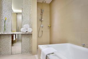 Koupelna v ubytování Marriott Hotel Downtown Abu Dhabi