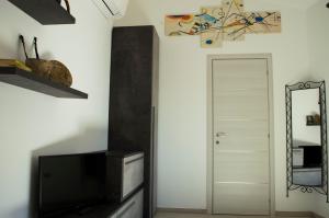 TV a/nebo společenská místnost v ubytování Is Seddas B&B