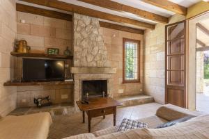 a living room with a fireplace and a tv at Villa Can Salat in Lloseta