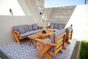 Istumisnurk majutusasutuses شاليهات المرفأ Almarfa Resort
