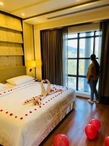 מיטה או מיטות בחדר ב-Four Points by Sheraton Srinagar