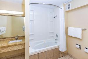 Koupelna v ubytování Comfort Inn & Suites