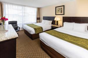 Postel nebo postele na pokoji v ubytování Comfort Inn & Suites