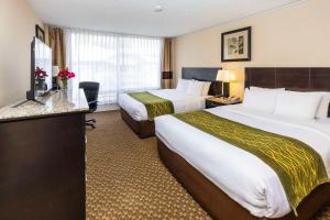 Postel nebo postele na pokoji v ubytování Comfort Inn & Suites