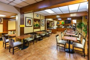 Εστιατόριο ή άλλο μέρος για φαγητό στο Comfort Inn & Suites Downtown Edmonton