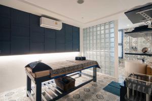 Гостиная зона в Tropics Kamala Pool View Apartment CTG P507