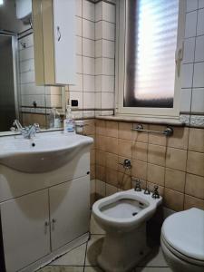 a bathroom with a sink and a toilet at Appartamento Achiazza Scala dei Turchi in Realmonte