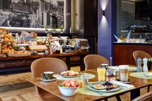 Comida no hotel ou em algum lugar perto