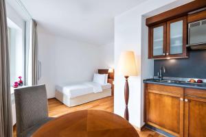 A cozinha ou cozinha compacta de Lindner Hotel Frankfurt Main Plaza, part of JdV by Hyatt
