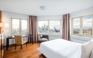Cama ou camas em um quarto em Lindner Hotel Frankfurt Main Plaza, part of JdV by Hyatt