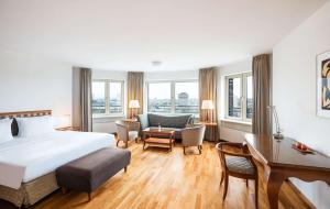Cama ou camas em um quarto em Lindner Hotel Frankfurt Main Plaza, part of JdV by Hyatt