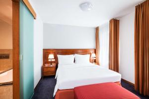 Cama ou camas em um quarto em Lindner Hotel Frankfurt Main Plaza, part of JdV by Hyatt