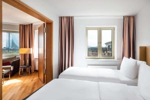 Cama ou camas em um quarto em Lindner Hotel Frankfurt Main Plaza, part of JdV by Hyatt