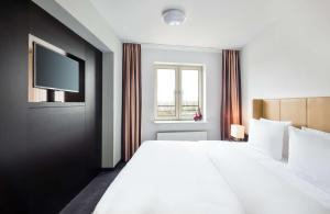Cama ou camas em um quarto em Lindner Hotel Frankfurt Main Plaza, part of JdV by Hyatt