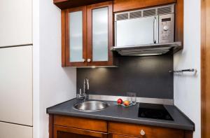 A cozinha ou cozinha compacta de Lindner Hotel Frankfurt Main Plaza, part of JdV by Hyatt