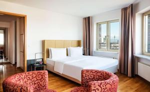 Cama ou camas em um quarto em Lindner Hotel Frankfurt Main Plaza, part of JdV by Hyatt