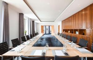 Área de negócios e/ou sala de conferências em Lindner Hotel Frankfurt Main Plaza, part of JdV by Hyatt