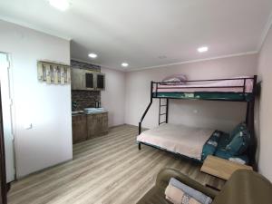 Letto o letti in una camera di Ananuri Cottages