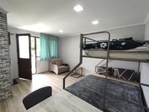 Area soggiorno di Ananuri Cottages