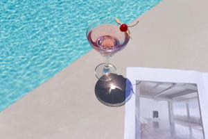 Piscina a Astro Palace Hotel & Suites o a prop