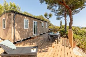 Balkon lub taras w obiekcie L'Olivier mobil-home climatisé avec une vue mer exceptionnelle