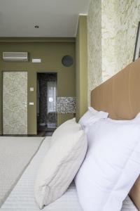 Postel nebo postele na pokoji v ubytování Serendipity Rooms