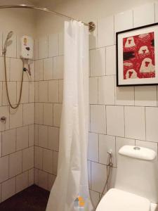 a bathroom with a shower with a white shower curtain at Arasa House by G Living -6mins MRT Klong Bang Phai in Ban Khung Taphao