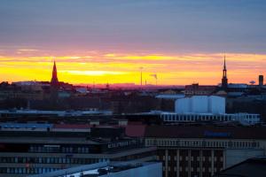 Kuvagallerian kuva majoituspaikasta Sunset views over Helsinki rooftops, joka sijaitsee Helsingissä
