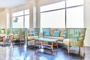 Гостиная зона в Leonardo Royal Hotel Ibiza Santa Eulalia +28 фотографий