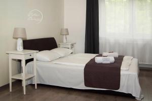 Posteľ alebo postele v izbe v ubytovaní Bethlen Boulevard Apartman