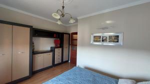 Kuchyňa alebo kuchynka v ubytovaní apartament AWA Bajkowe Kołobrzeg