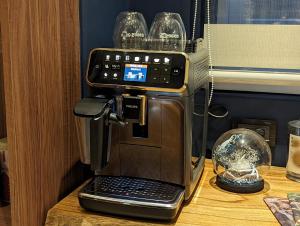 沉潜的咖啡和沏茶工具