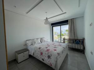 Postel nebo postele na pokoji v ubytování Seafront High Standard Apartment