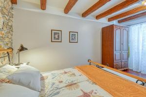Łóżko lub łóżka w pokoju w obiekcie Holiday House Mlin