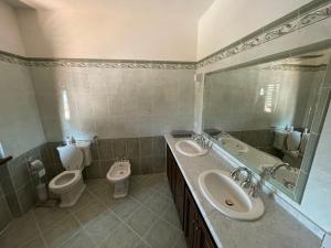 a bathroom with two sinks and a toilet at Villa Lori in Fornaci di Barga