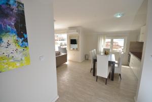 Kuchyň nebo kuchyňský kout v ubytování Apartments Mianiko